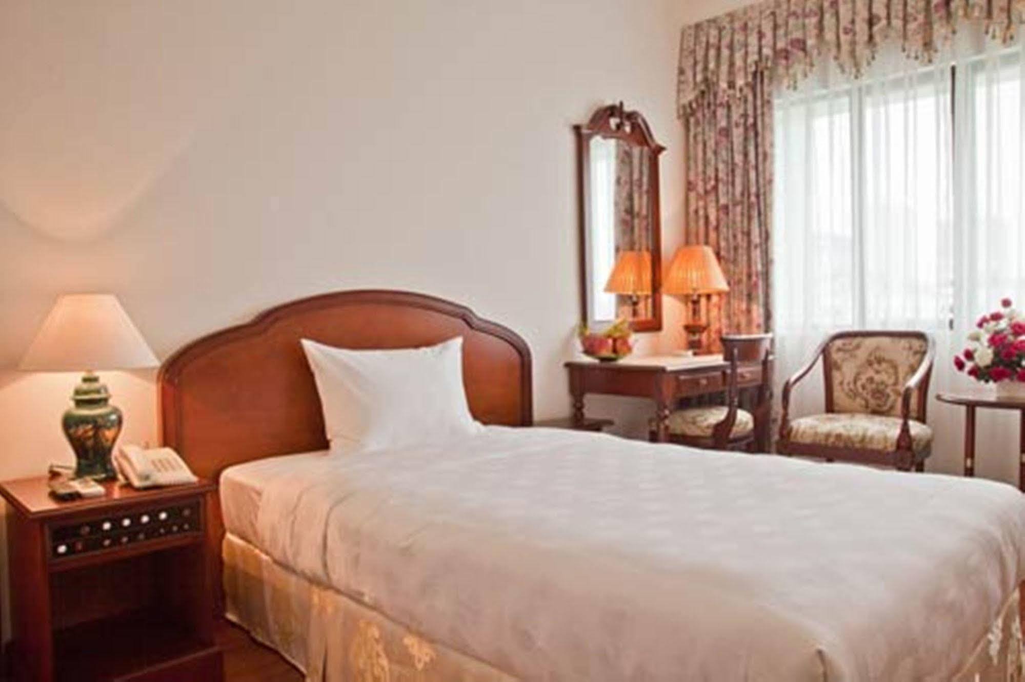 Green Park Hotel Ханой Экстерьер фото