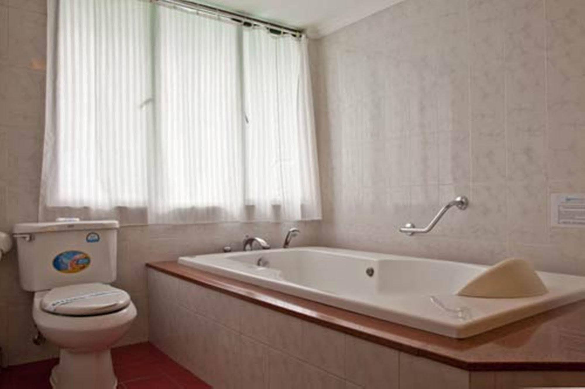 Green Park Hotel Ханой Экстерьер фото