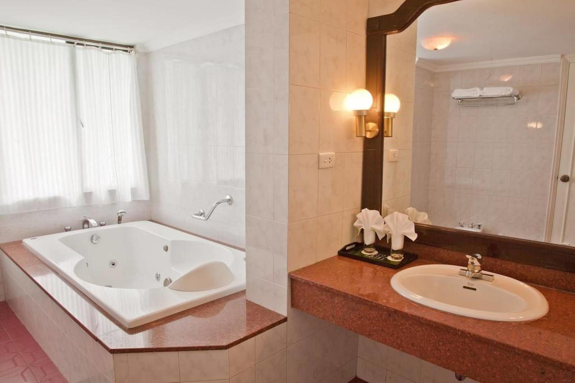 Green Park Hotel Ханой Экстерьер фото